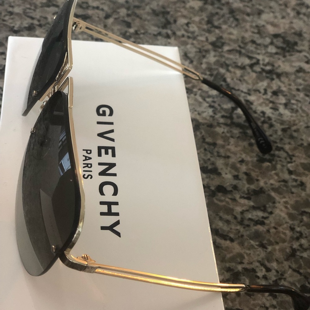 Givenchy sunglasses. Gold. New original packaging